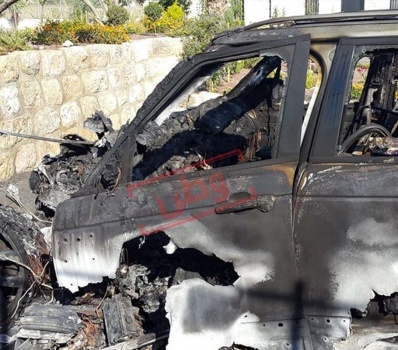 بالصور … مجهولون يحرقون سيارتين في بلدة بيت لقيا غرب رام الله