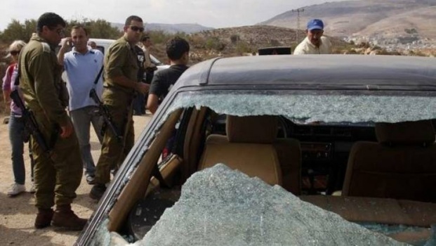 مستوطنون يتسللون لجنوب نابلس ويحطمون 3 مركبات