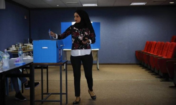 فرز %93 من الأصوات: غانتس يتفوق بمقعد والمشتركة 13