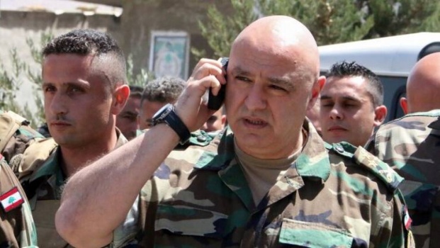 صورة لقائد الجيش اللبناني مع عميل إسرائيلي تثير الجدل