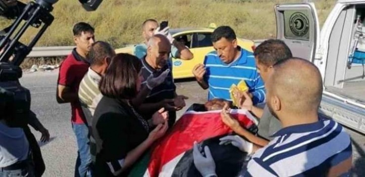 الاحتلال يسلم جثمان شهيد ارتقى مطلع العام الجاري
