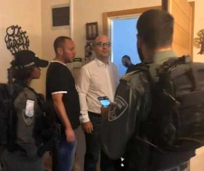 قوات الاحتلال تعتقل وزير شؤون القدس
