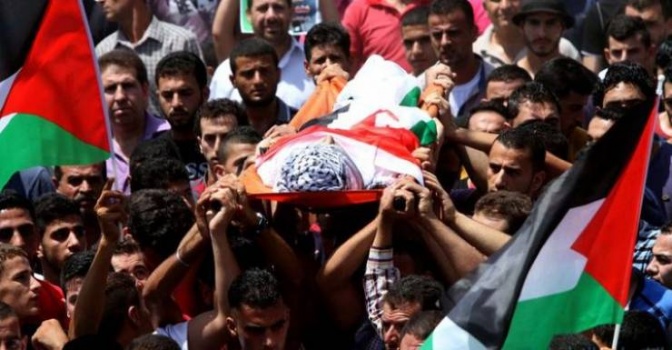 الآلآف يشيعون الشهيد الطفل أبو رومي بالقدس