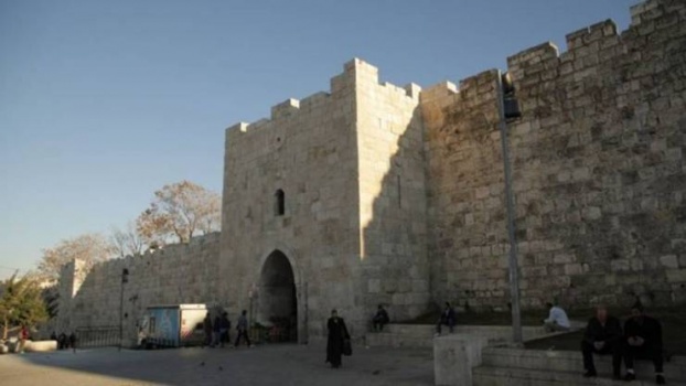 الاحتلال يغلق باب الساهرة في المسجد الأقصى