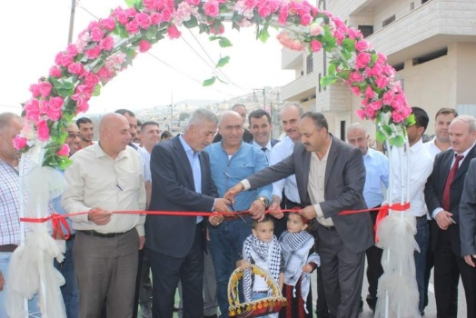 محافظ جنين و وزير الحكم المحلي يفتتحان شوارع في فقوعة ودير أبو ضعيف ويطلعان على احتياجات تلفيت ومرج ابن عامر من المشاريع التطويرية