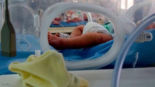 صوت رضيعة من تحت الأرض.. حفر القبر فتلقى "مفاجأة مرعبة"