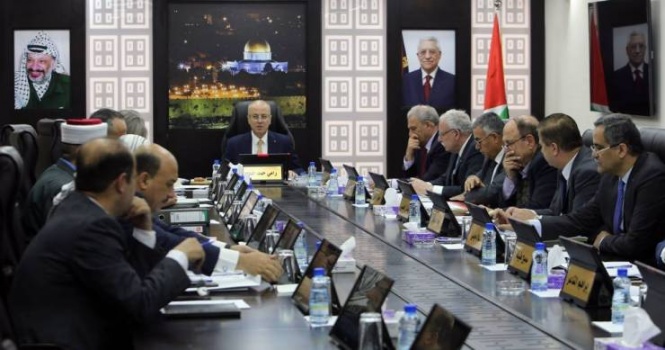 الديمقراطية تسأل الحكومة: هل أعاد الوزراء الأموال؟