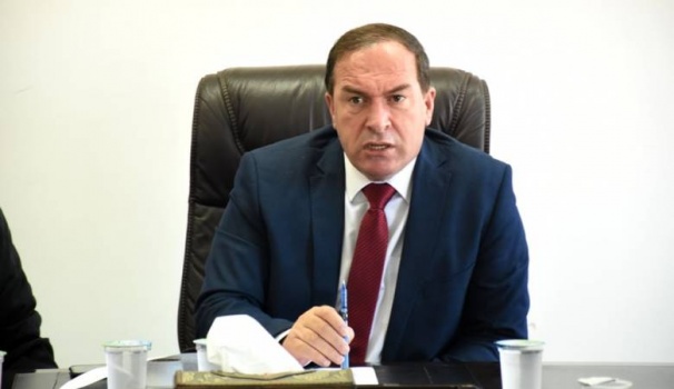 محافظ سلفيت يتوعد مهربي زيت الزيتون: سنعاملكم كتجار المخدرات