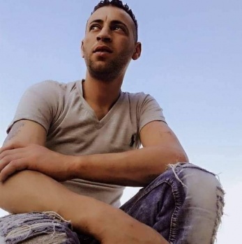 الشرطة والنيابة تحققان بظروف وفاة شاب على رقبته اثار حبل