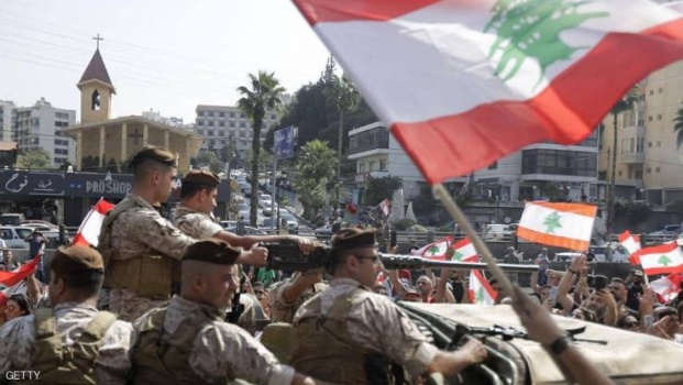الجيش اللبناني ينحاز للمتظاهرين
