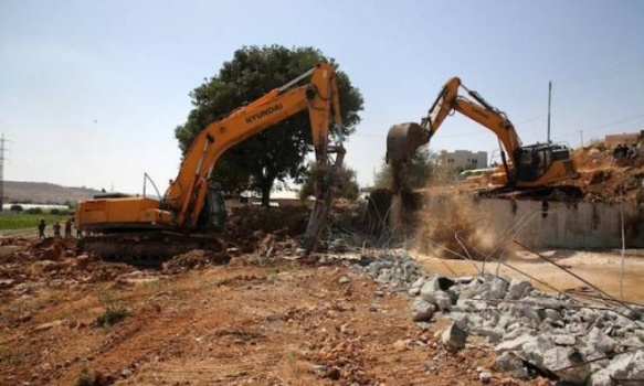 الاحتلال يهدم منزلا في طوباس بحجة 'عدم الترخيص'