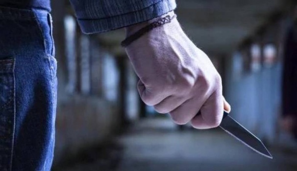 عصابة تقتحم المنزل... طفلة تنقذ رضيعا بتلقي طعنات بدلا منه