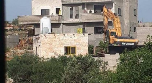 رام الله: الاحتلال يهدم منزلين في قرية شقبا