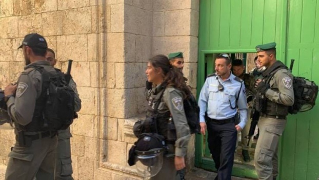 الاحتلال يغلق مؤسسات فلسطينية في القدس المحتلة