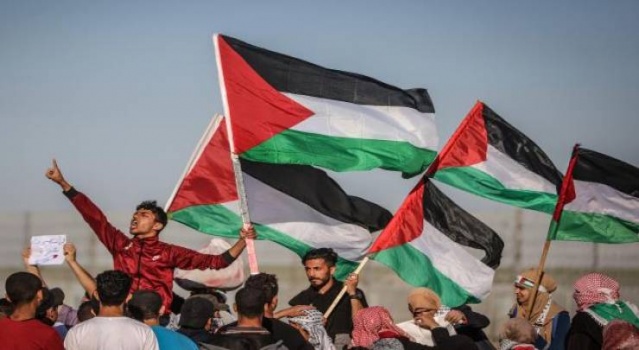 وزير التربية اللبناني يدعو لتخصيص حصة دراسية عن فلسطين