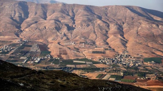 قناة عبرية تكشف: حزب غانتس يتعهد بضم غور الأردن