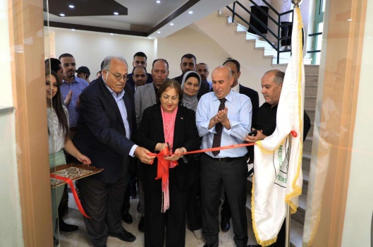 صور..وزيرة الصحة تفتتح عيادات جديدة لكلية طب الاسنان في الجامعة العربية الامريكية
