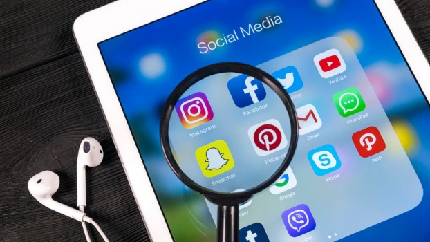 "سناب شات" تدقق في الإعلانات السياسية