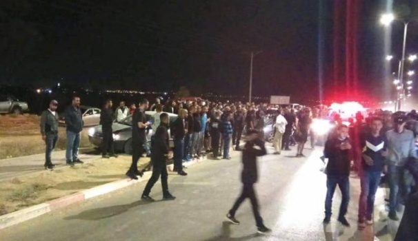مصرع شابين فلسطينيين من عائلة واحدة بعد اطلاق النار عليهما