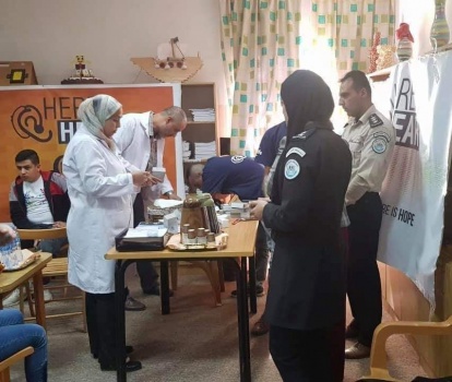 الضابطة الجمركية تؤمّن سماعات أذن طبية لاثنا عشر طالباً يعانون من ضعف في حاسة السمع بمحافظة جنين