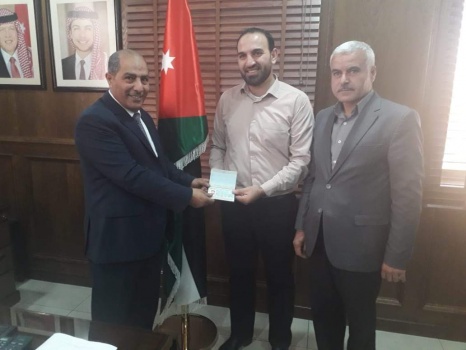 بتوجيهات العاهل الأردني ..إصدار جواز أردني مؤقت للصحفي عمارنة