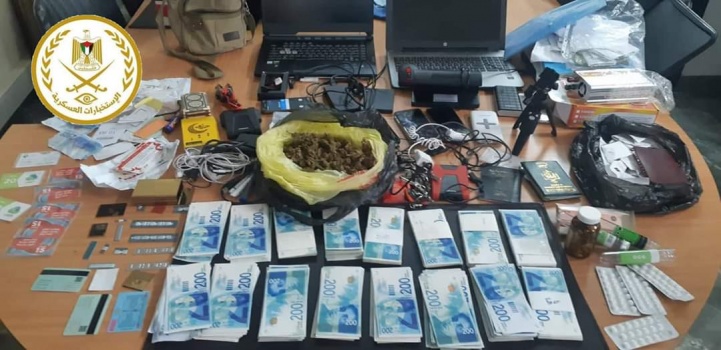 الاستخبارات العسكرية والشرطة تقبضان على متورطين بالاتجار بعملات مزورة ومواد مخدرة
