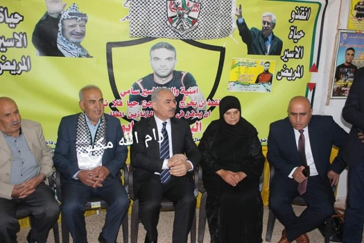 اشتية يلتقي اهالي الاسرى جنوب جنين