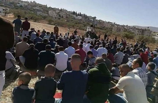 مئات المواطنين يؤدون صلاة الاستسقاء في طوباس