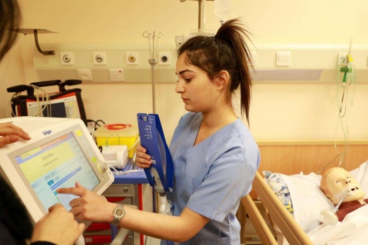 كلية التمريض بالجامعة العربية الأمريكيةتفوز بجائزة المؤسسة المتميزة عربياً للعام 2019