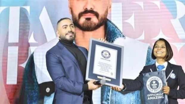 شاهد.. تامر حسني بموسوعة غينيس كـ"أكثر فنان مؤثر بالعالم"