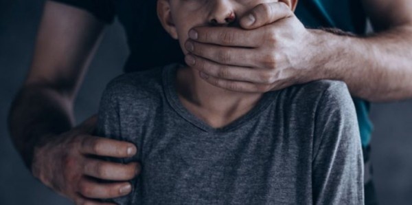 شاب أردني يهتك عرض طفل بـ"حوش مقبرة"