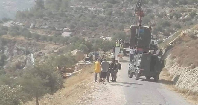 مستوطنون يعربدون جنوب جنين ويضعون كرافاناً في مستوطنة "حومش" المخلاة