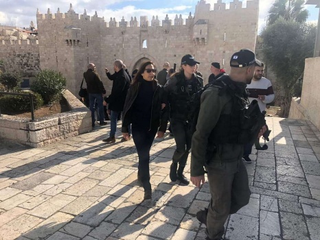 إعتقال 4 صحفيين وأسيرًا محررًا بالقدس المحتلة