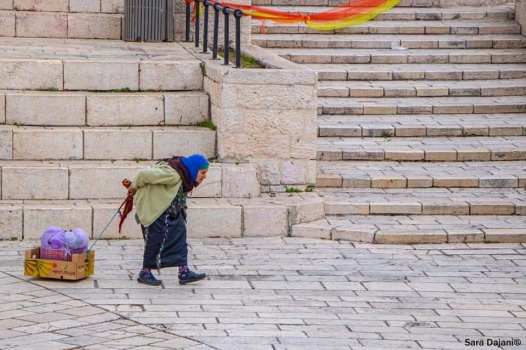 “أم حسين” .. رَحَلت عن القدس وتَرَكتْ مكانها خاليًا