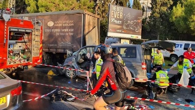 مصرع عاملين من نابلس وإصابة 6 آخرين في حادث سير بتل أبيب
