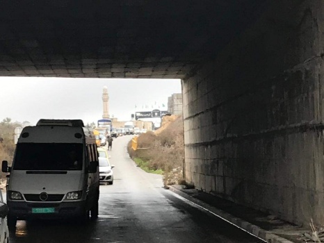 صور...الاحتلال يحتجز عشرات المركبات في النفق المؤدي لقرى شمال غرب القدس