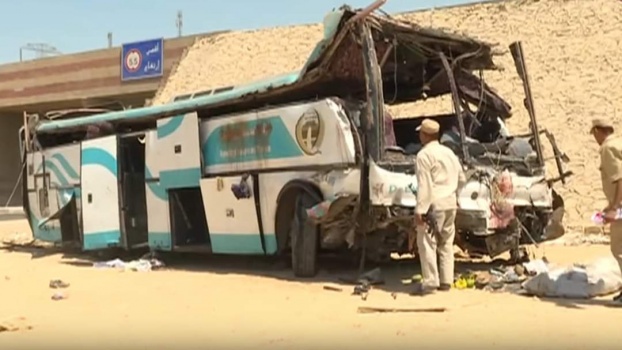 مصرع ستة أشخاص بينهم أجانب إثر حادث تصادم في مصر