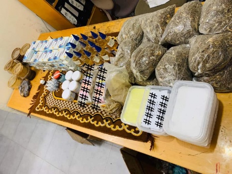 الضابطة الجمركية تضبط مواد عطارة منتهية الصلاحية في جنين