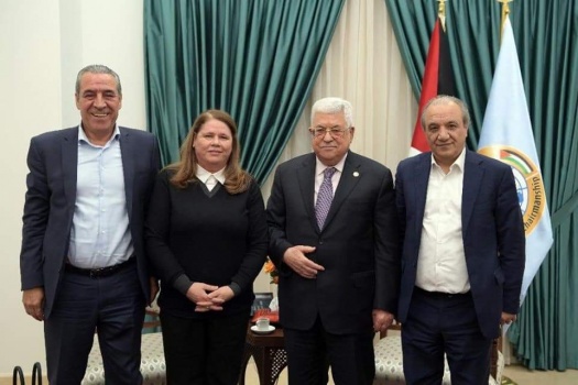 الرئيس: لن نسمح بالمس برواتب الشهداء والأسرى