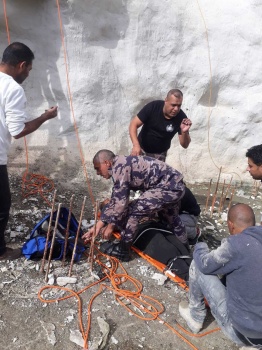 إخلاء مواطن سقط في بركة زراعية بالظاهرية جنوب الخليل