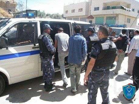 شرطة جنين تكشف ملابسات سرقة محال تجارية ومبالغ مالية وتقبض على شخصين