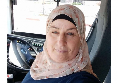 ختام ..أول سيدة من كفر قاسم تقود حافلة عمومية..إليكم قصتها