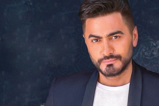 تامر حسني  ضحكت ممن اتهموني بتزوير جائزة موسوعة "غينيس"