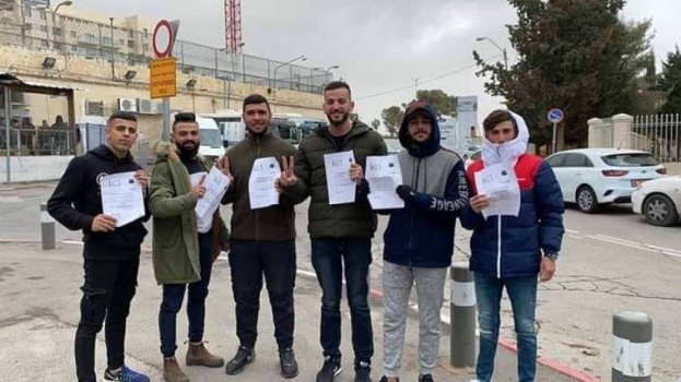 رفضوا "الحبس المنزلي الليلي" .. تمديد اعتقال 5 شبان من العيساوية