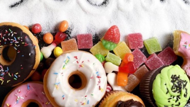 7 أطعمة يجب أن تحرمها على نفسك بعد سن 30