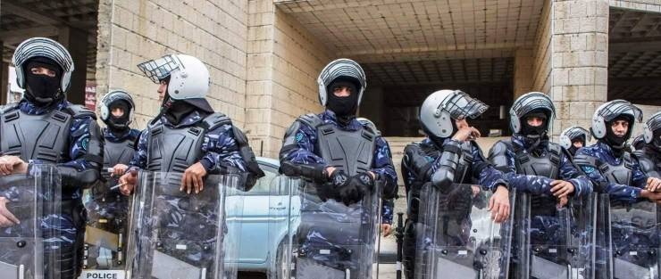 تعليمات من الشرطة خلال زيارة بوتين وتشارلز