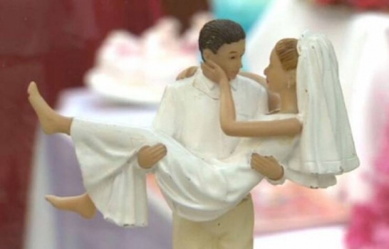 شاهد| إمام مسجد يكتشف أن زوجته رجل بعد الزفاف!