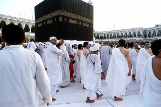 السعودية تفرض رسوم جديدة على المعتمرين ورحلات الطيران