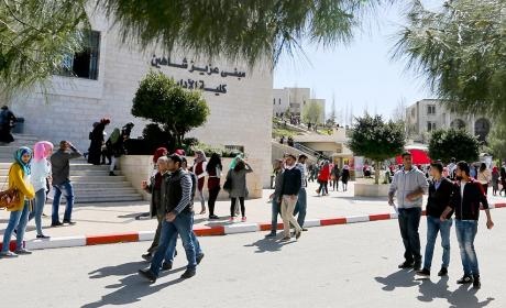 إدارة جامعة بيرزيت: فتح أبواب الجامعة أولا ثم الجلوس إلى طاولة الحوار