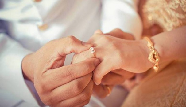 عشائر الخليل تمنح الحكومة اسبوعاً للتراجع عن تحديد سن الزواج
